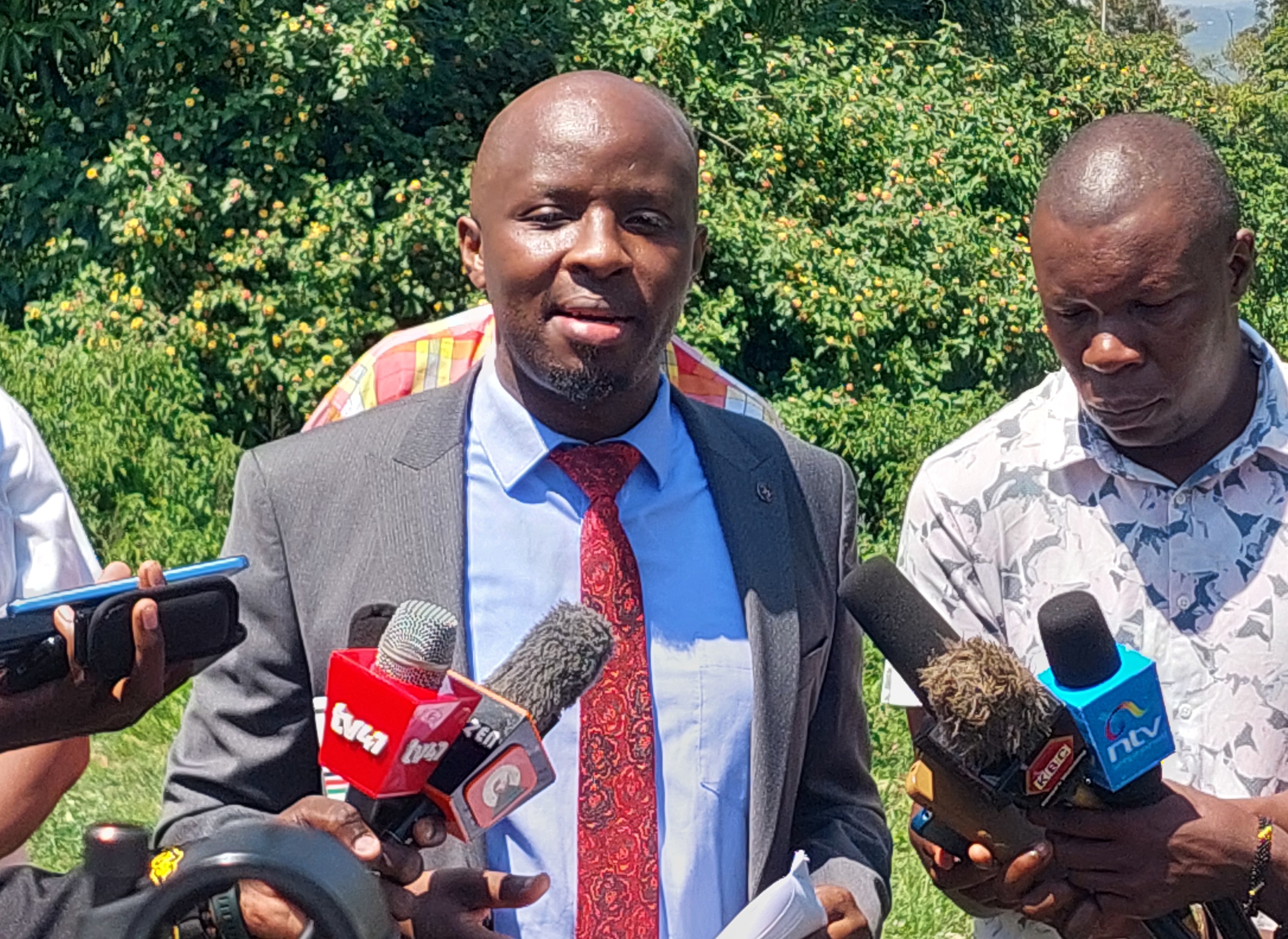 EACC Spokesperson Eric Ngumbi addressing the media at one of the parcels of land the agency has repossessed in Kisumu City.