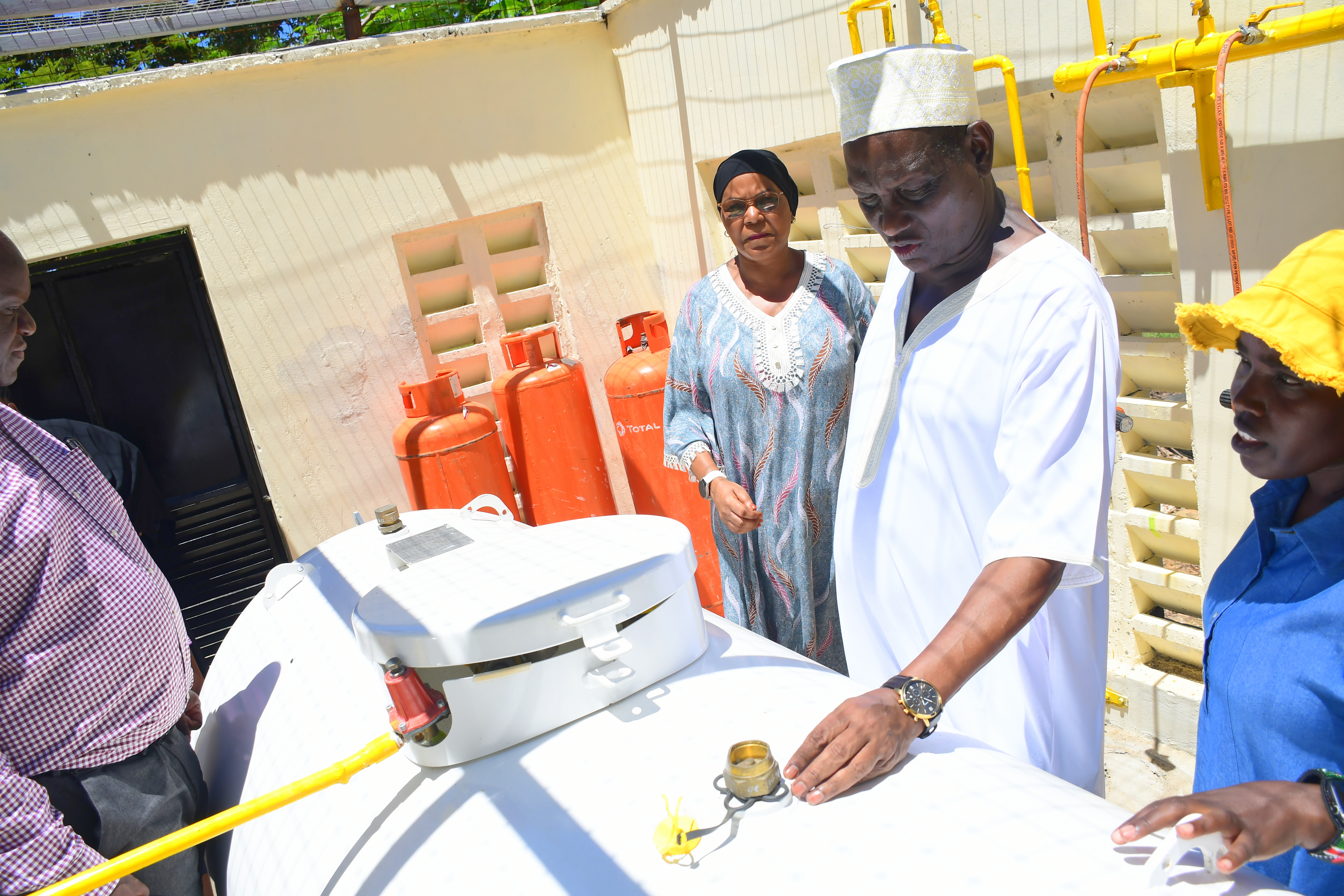 Principal Secretary (PS) State Department for Petroleum Mohamed Liban (Second R) during an inspection tour of the Liquefied Petroleum Gas (LPG) project at Bahari Girls' School, Kaloleni.   Photo/Andrew Hinga