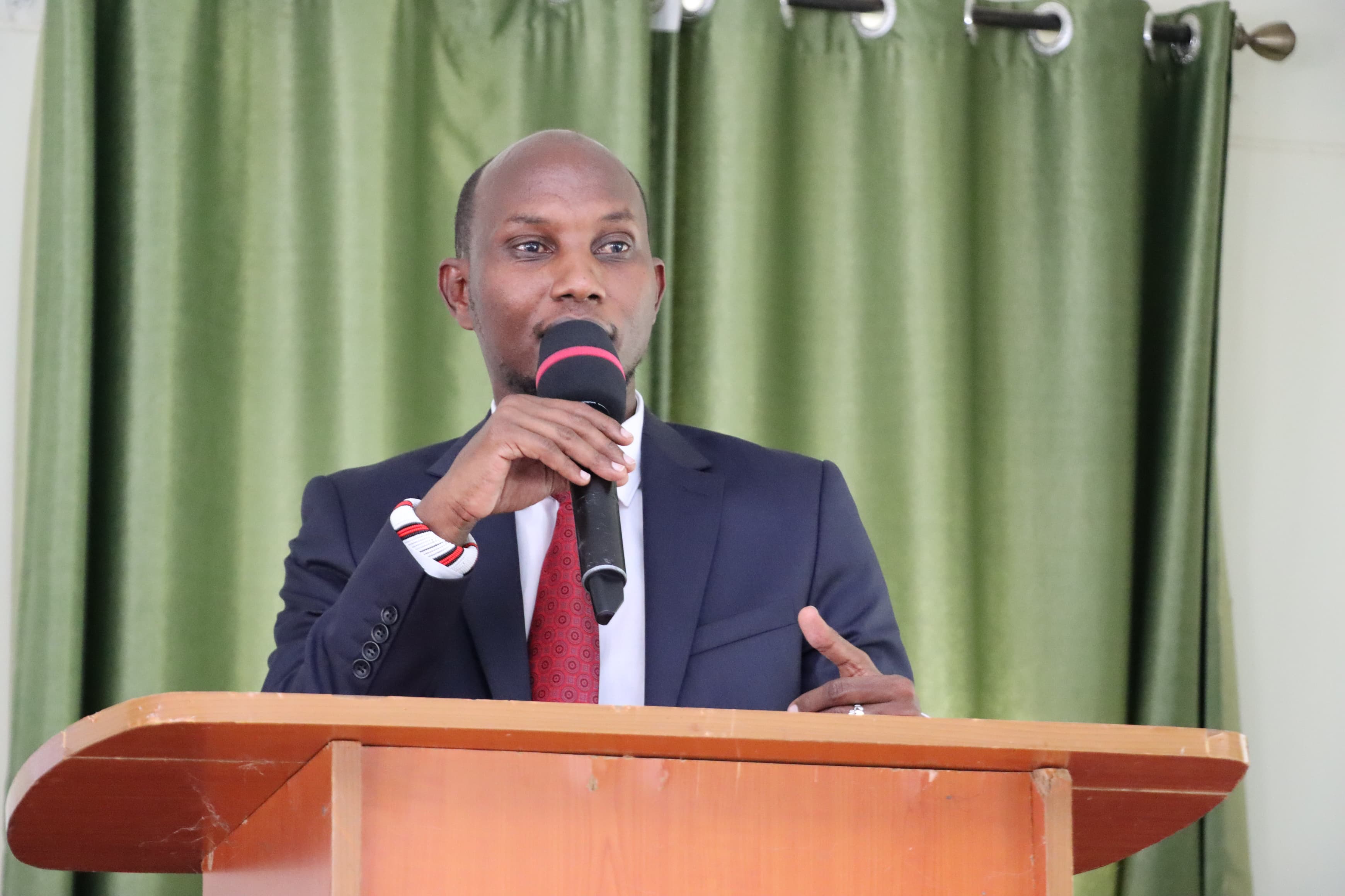 Devolution PS Michael Lenasalon addressing participants at a Trainers of Trainers (ToTs) workshop held at a hotel in Wote town.