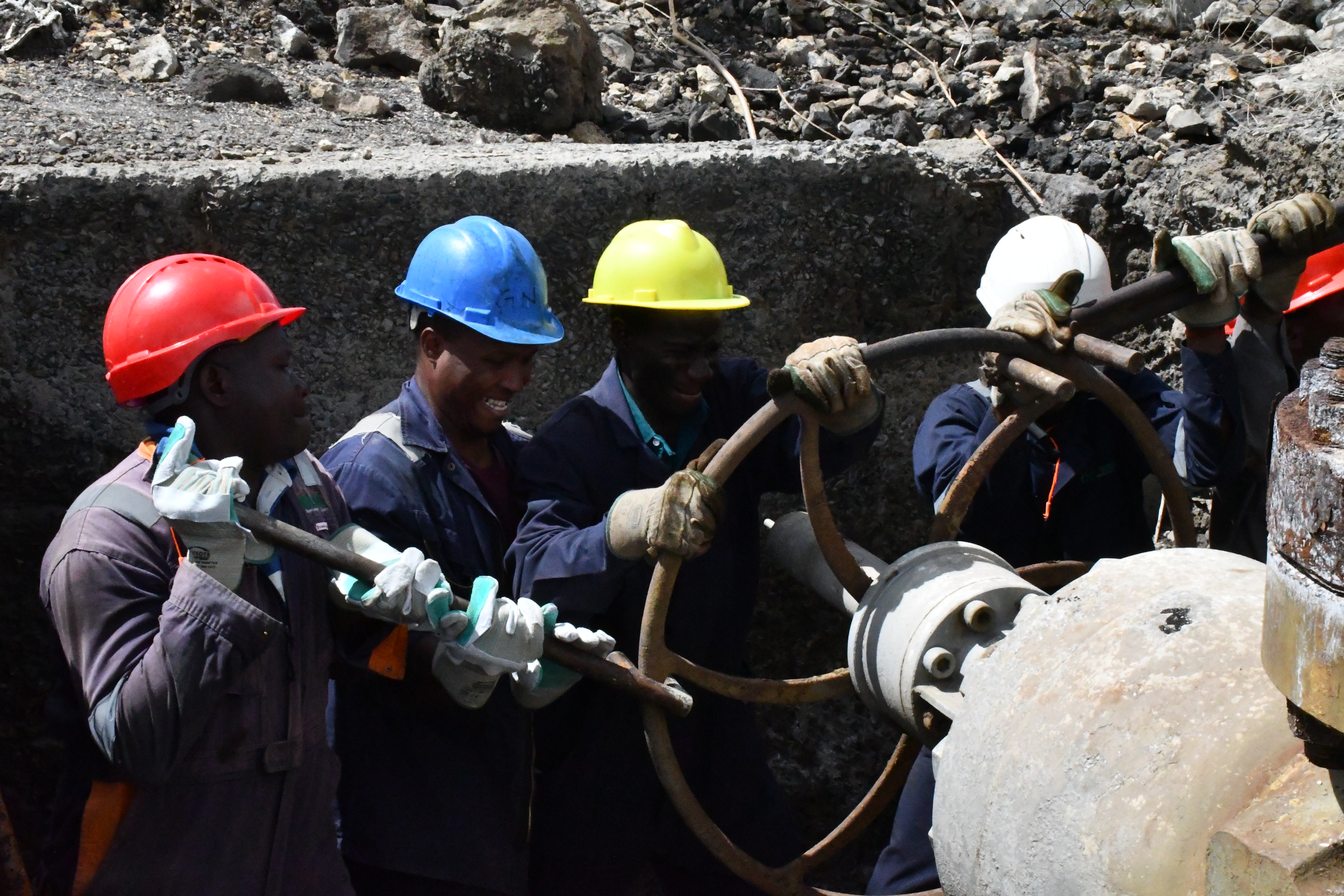 Geothermal Development Company (GDC) engineers open up steam wells at the Menengai Geothermal Project in Nakuru. Photo/Dennis Rasto)