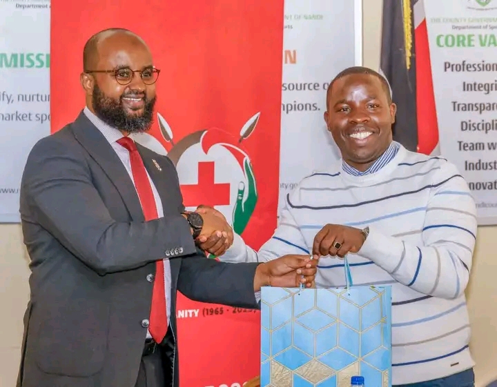 Nandi Governor Stephen Sang and KRCS Director General Dr. Idris Ahmed during the  signing of an MoU at Eliud Kipchoge Complex Stadium hall.