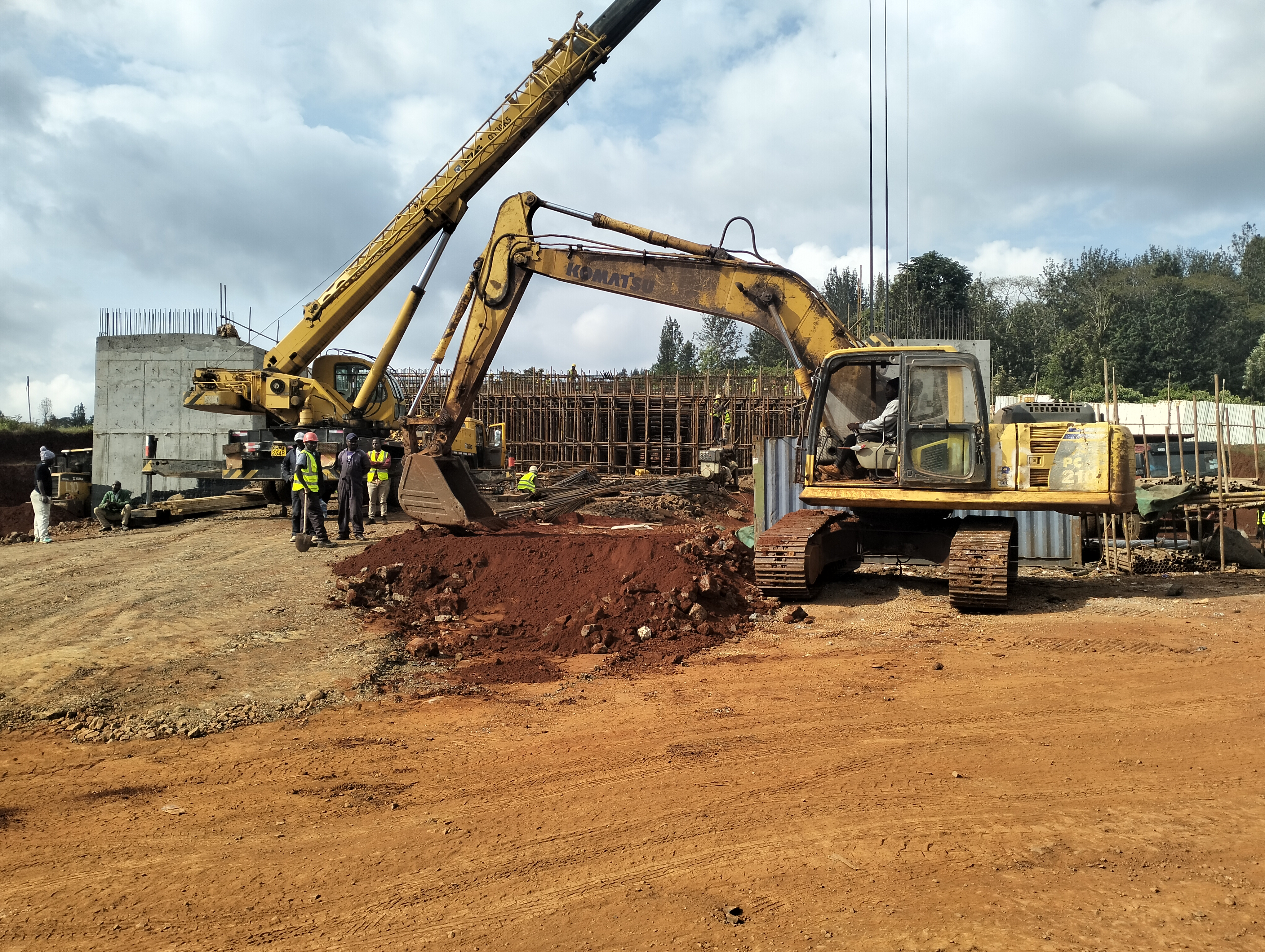 The ongoing construction work on the Marua interchange which is part of the Kenol- Marua Dual carriage way. Delayed compensation of project affected persons residing near the interchange continues to hamper the completion of the project. Photos/Wangari Mwangi.