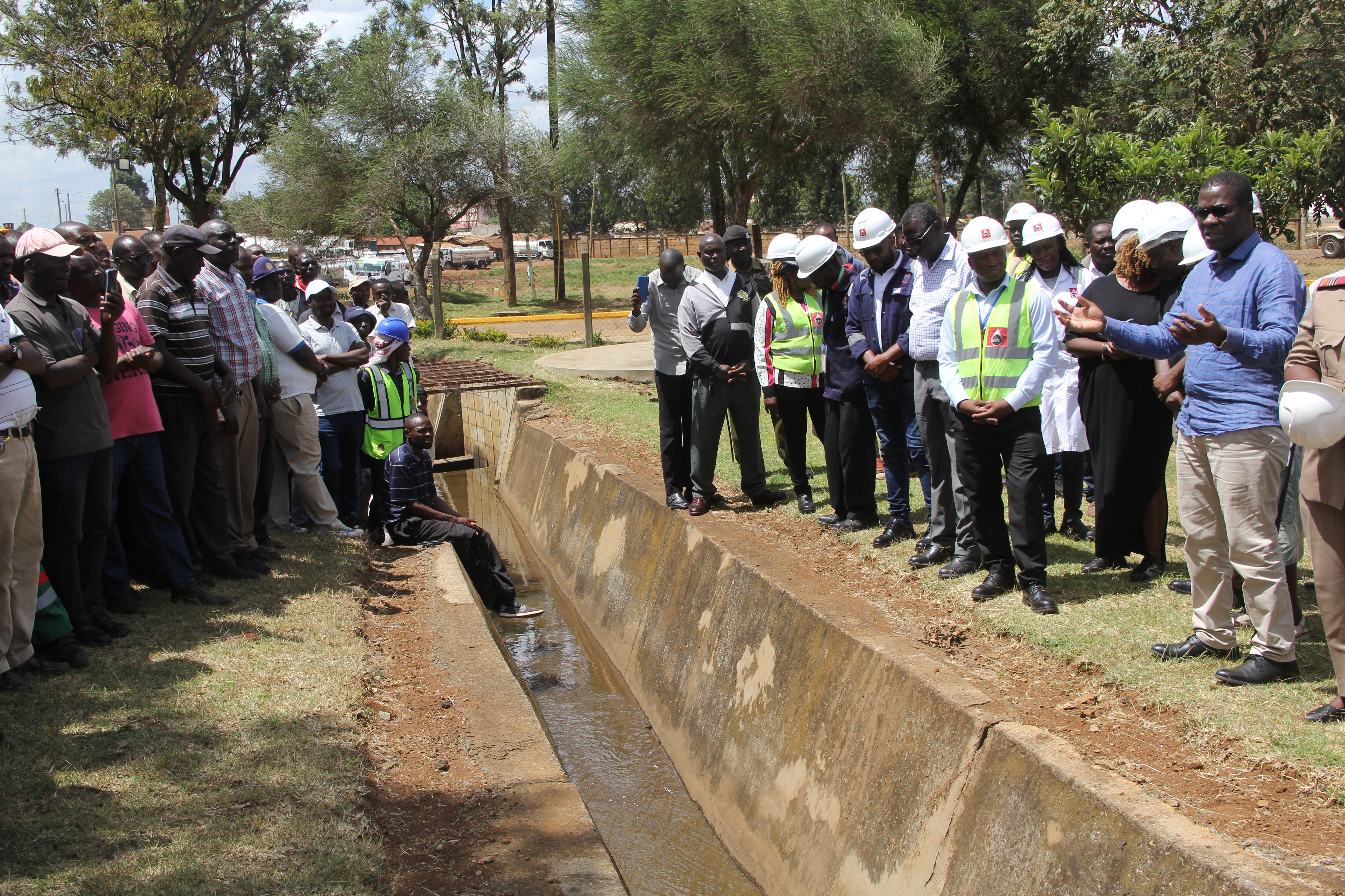 The Energy and Petroleum Cabinet Secretary Opiyo Wandayi (in blue), speaking to the members of the oil Marketing Companies (OMCs) and the employees of the Kenya Pipeline Company (KPC), during his tour to the Eldoret Depot, Eldoret, Uasin Gishu. Photo/ Ekuwam Sylvester