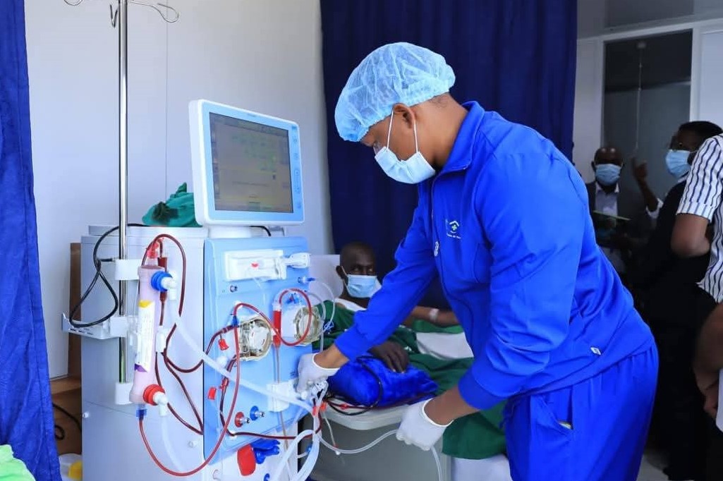 A patient receiving dialysis service in a mobile dialysis unit launched at Kirwara hospital in Murang’a