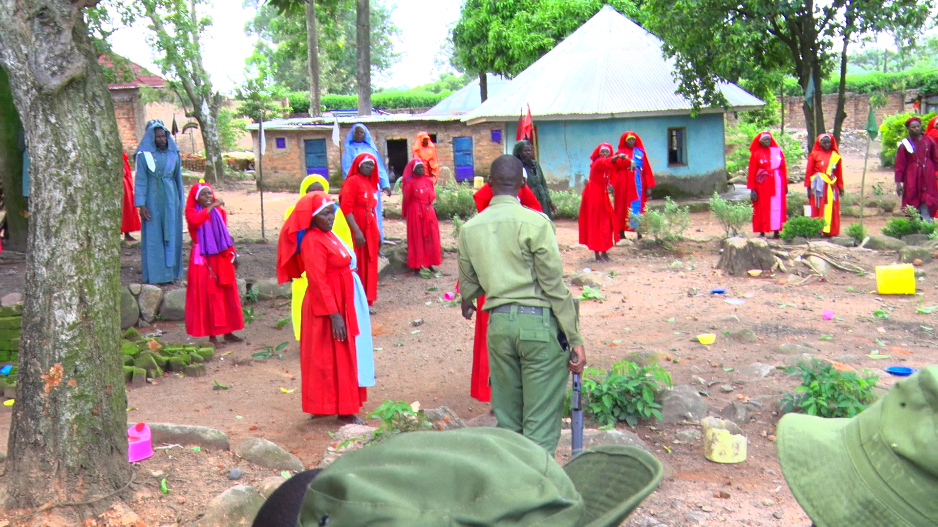 Police engaging with the church members of the Melkio St. Joseph’s Missions of Messiah Church in Opapo-Rongo. Photo by Makokha Khaoya