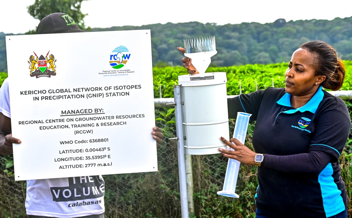 egional Centre on Groundwater Resources hydrologist Cynthia Wachuka, installing the Kericho Global Network of Isotopes in Precipitation (GNIP) station at the Tea Research Institute in Kericho county.   