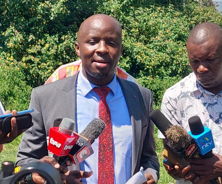 EACC Spokesperson Eric Ngumbi addressing the media at one of the parcels of land the agency has repossessed in Kisumu City.