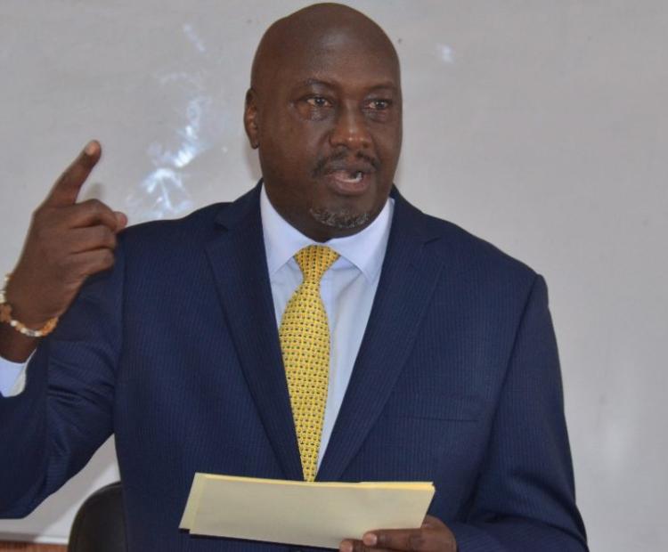 PS for Public Service and  Human Capital Amos  Gathecha speaking dur ing the validation for  the Draft Public Service  Workplace Policy on HIV/  AIDS and related diseases  in Machakos University. 