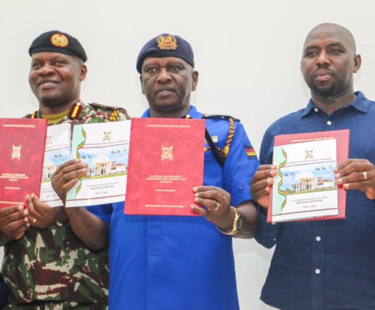 Cabinet Secretary (CS) for Interior Kipchumba Murkomen (Left) and the leadership of the National Police Service (NPS)