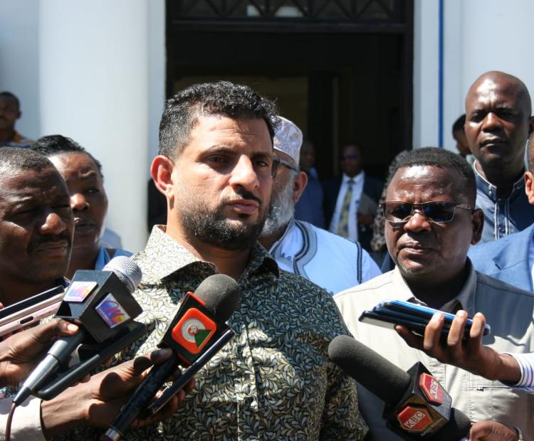 Mombasa County Assembly Speaker Aharub Khatri addressing  journalists at the County Assembly during the Senate Standing  Committee on Delegated Legislation meeting, flanked by Makueni  Senator Dan Maazo (L), and the Committee Chair Senator Mwenda  Gataya (L). Photo/ Reagan Sitati
