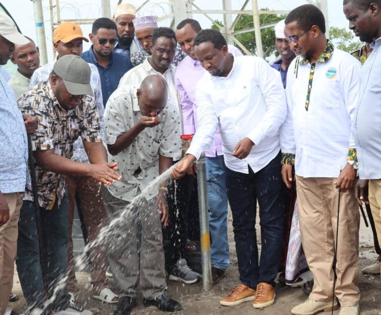  Municipality board lead by the Chief Executive Officer Mr Yussuf Mohamed Towane and his board inspecting drainage blockage and waste management site in Masalani 