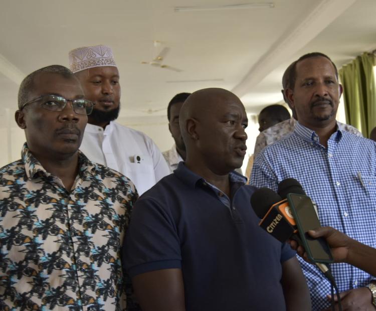 Garissa Township MP Dekow Mohamed during a press briefing after a meeting with Juakali traders in Garissa. He urged the local youth to take up the available opportunities in the housing projects.