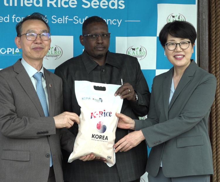 From left, Mr. Hyung-shik Kang, The Korean Ambassador, KALRO Director General Dr. Eliud Kireger, and Dr. Eunha Yoo, Director, Division for KOPIA, RDA