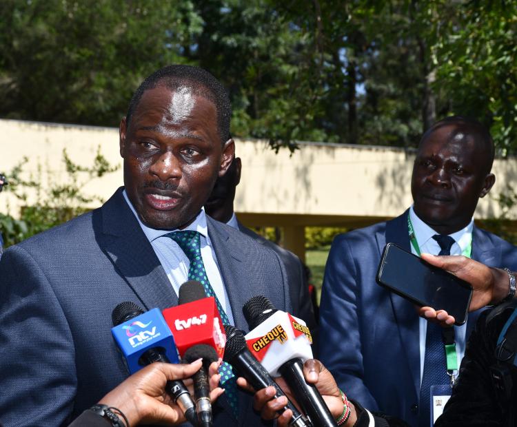 Principal Secretary for Public Investments and Assets Management at the National Treasury Mr Odede Wagunda (Left) briefing the press at the Kenya Industrial Training Institute (KITI) in Nakuru during a week-long sensitization workshop for county officers from Kericho, Baringo, Bomet, Narok, Uasin Gishu, Kisii and Nyeri Counties on IFMIS Asset and Inventory module and e-procurement. Photo/Dennis Rasto)