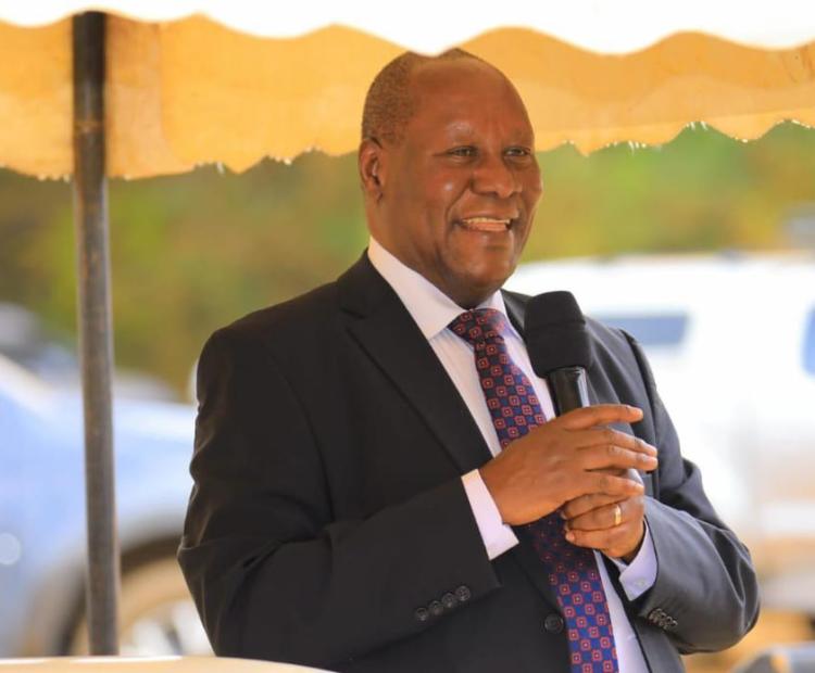 .Kitui Governor Dr Julius Malombe speaking at the proposed Kenya Utalii College construction site in Tiva, Yatta Kwa Vonza Ward.