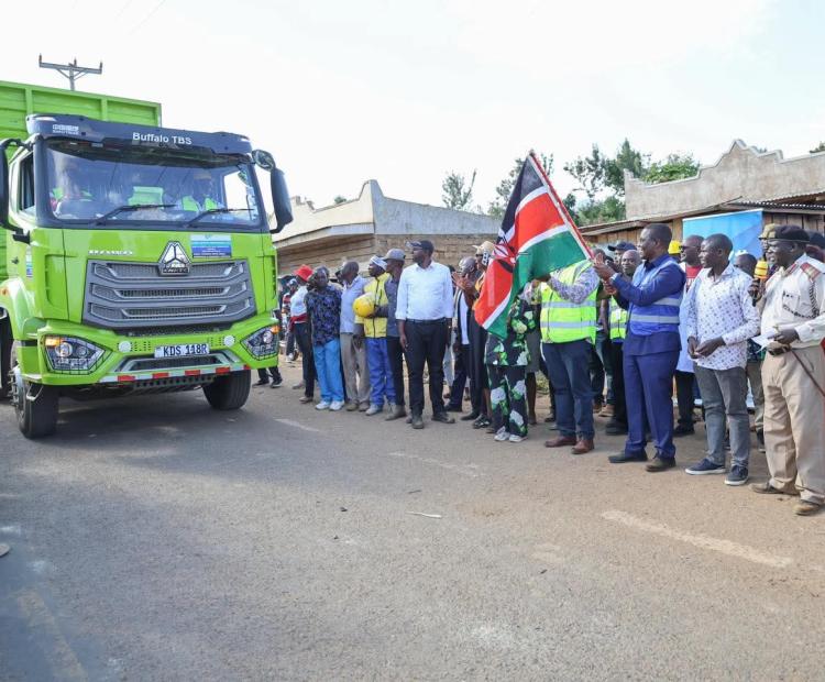 Energy Cabinet Secretary Opiyo Wandayi flagging off the transportation of electricity poles and transformers to different parts of Igembe South sub county. PHOTO: DICKSON MWITI